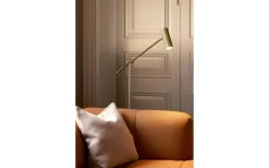 Hubble Read Golvlampa 140cm Borstad Mässing