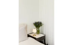 Room 49 Uppladdningsbar Bordslampa LED 3-Steg DIM Opal/Mässing IP54